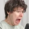 😨