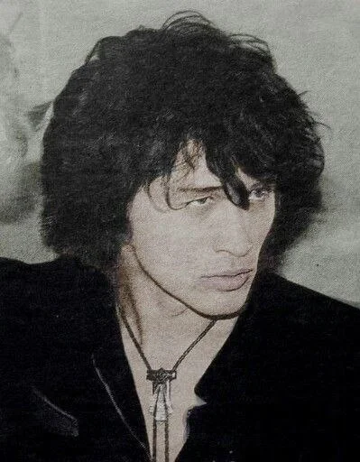 Эмодзи Виктор Цой