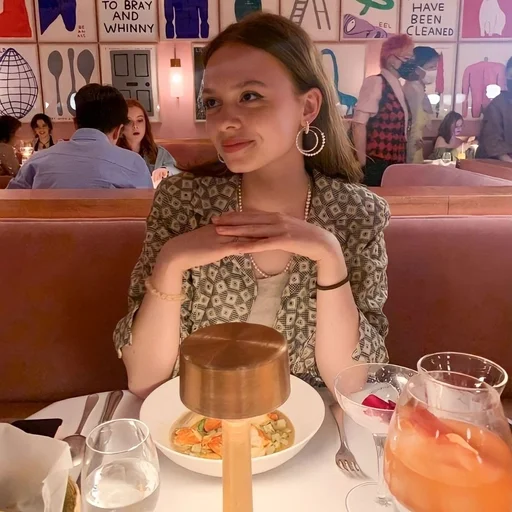 Эмодзи Сэди Совералл