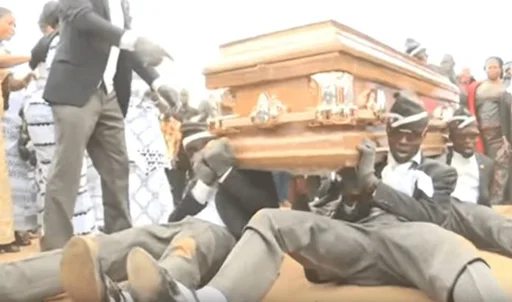 Эмодзи Dancing Coffin