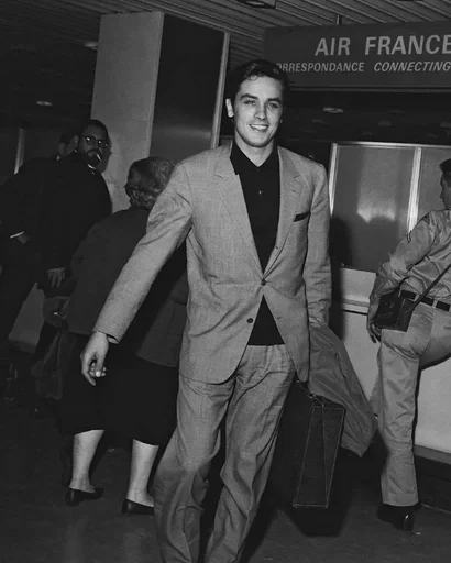 Эмодзи Alain Delon