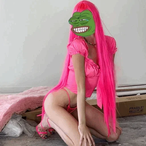 Эмодзи Девушка Пепе