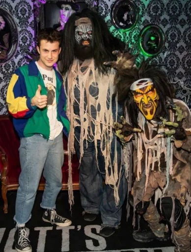 Эмодзи Dylan Minnette