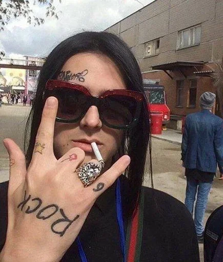 🤘