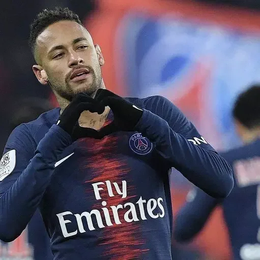 Эмодзи футбольчик