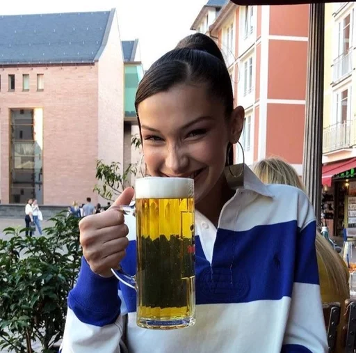 Эмодзи Bella Hadid