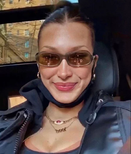 Эмодзи Bella Hadid