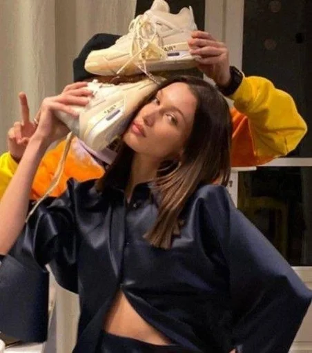 Эмодзи Bella Hadid