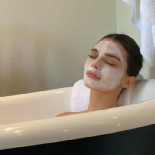 Эмодзи gossip girl