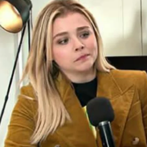 Эмодзи - Chloë Moretz 🥤