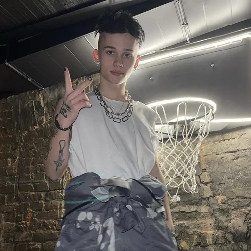 Эмодзи Даня Милохин😍