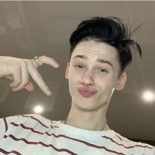 Эмодзи Даня Милохин😍