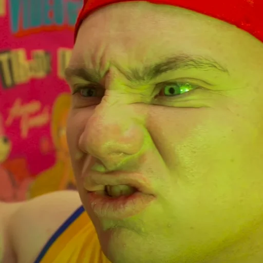 😠