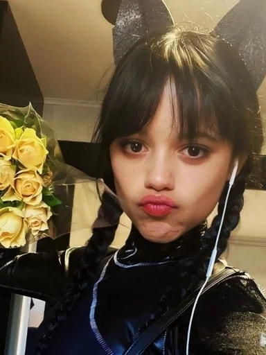 Эмодзи Jenna Ortega