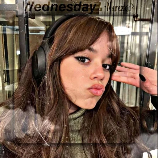 Эмодзи Jenna Ortega