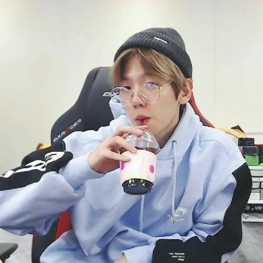 Эмодзи Jepon hier