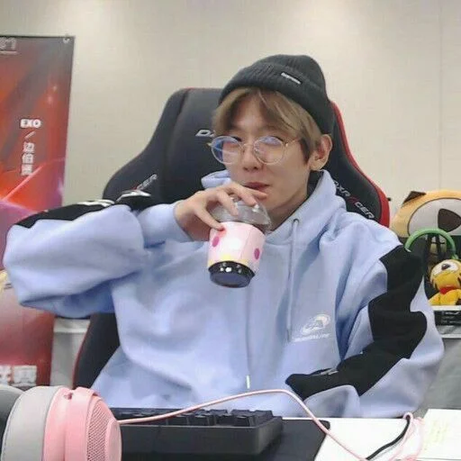 Эмодзи Jepon hier