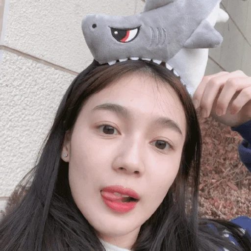 Эмодзи lee si young