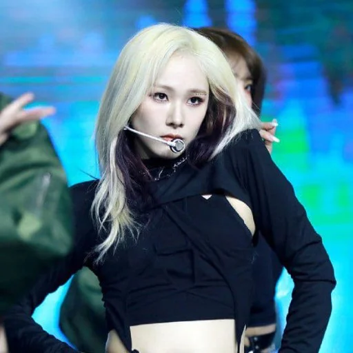 Эмодзи Mia from EVERGLOW