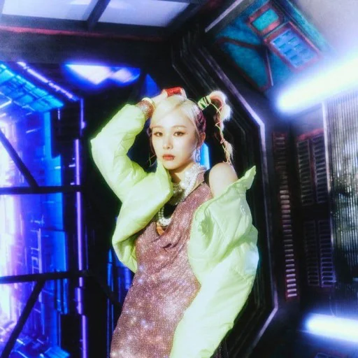 Эмодзи Mia from EVERGLOW
