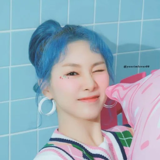 Эмодзи Mia from EVERGLOW