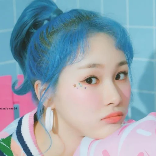 Эмодзи Mia from EVERGLOW