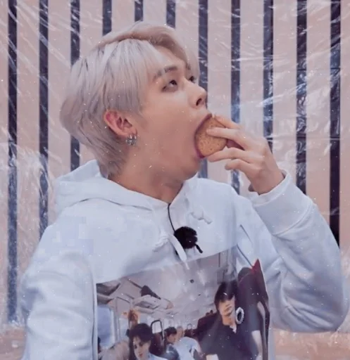 Эмодзи 💗هيوكاي ستان🐧