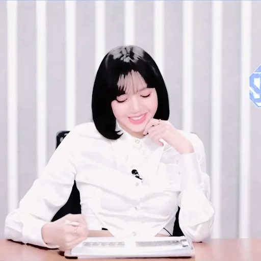 Эмодзи lisa blackpink