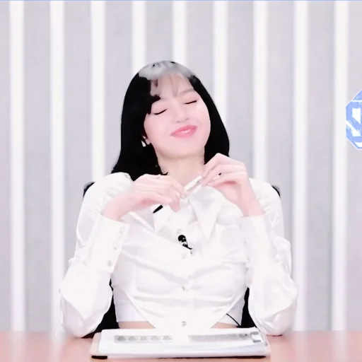 Эмодзи lisa blackpink