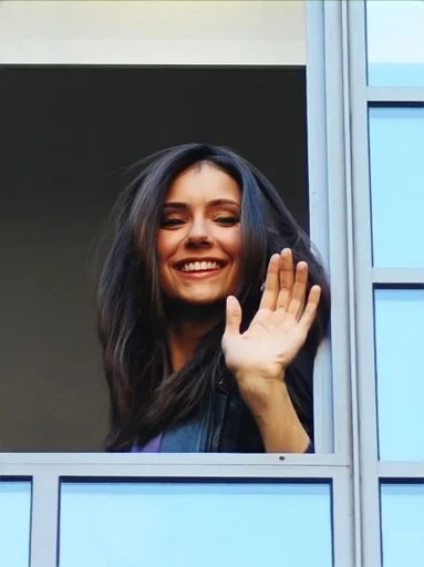 Эмодзи Нина Добрев