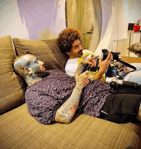 Эмодзи Rainbow Man