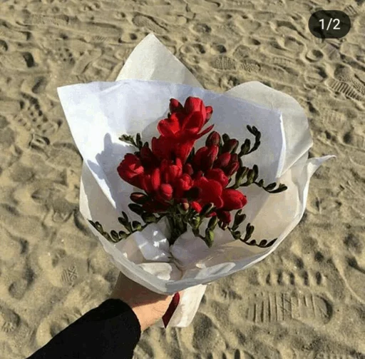 Эмодзи Rose 🌹