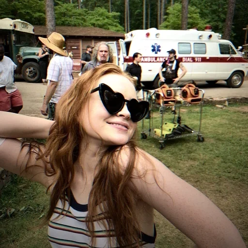 Эмодзи Сэди Синк