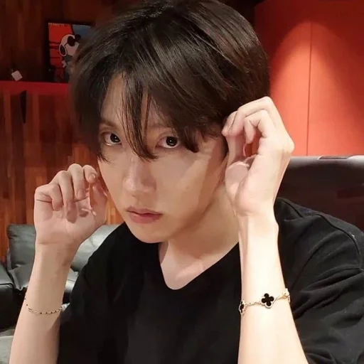 Эмодзи Чон Хосок