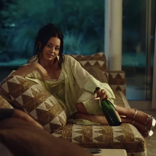 Эмодзи Maddy Perez