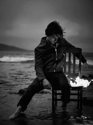 Эмодзи Tom Holland BW