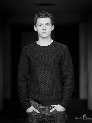 Эмодзи Tom Holland BW