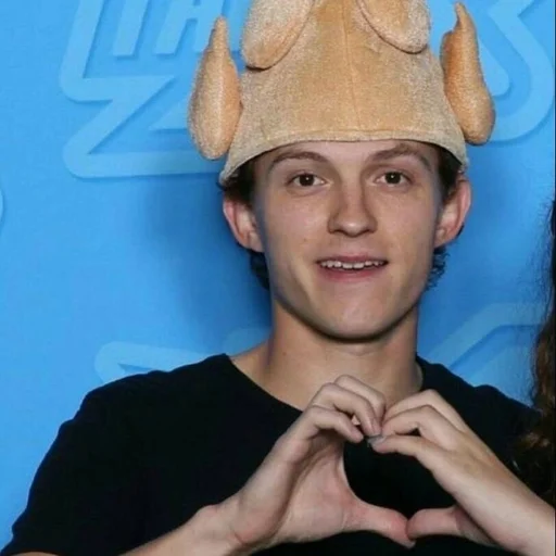 Эмодзи Tom Holland