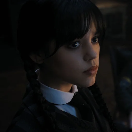 Эмодзи Wednesday Addams 📼🔭
