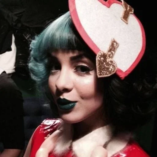 Эмодзи Melanie Martinez