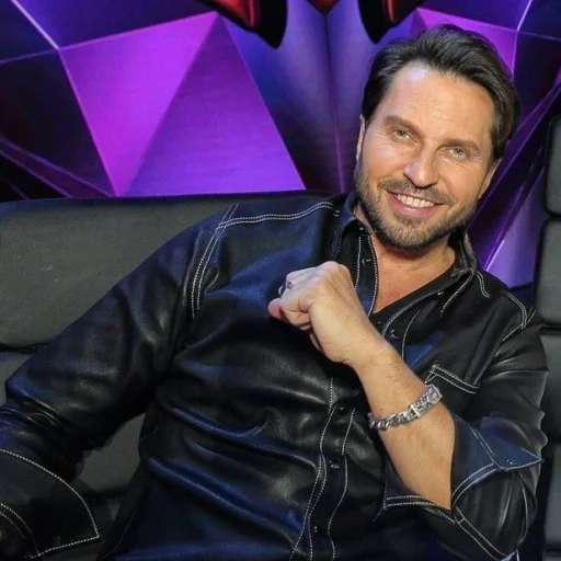 Эмодзи артур пирожков