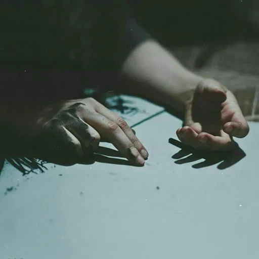 Эмодзи Bad Girl