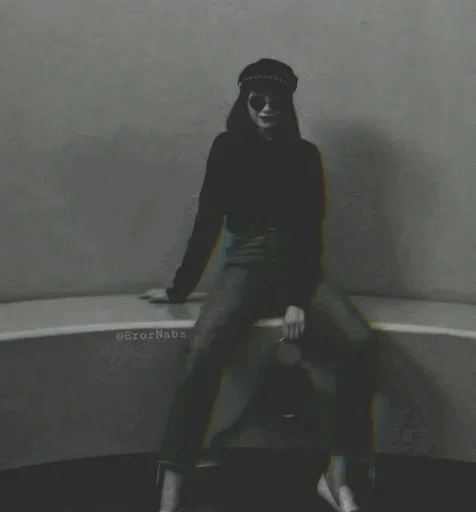 Эмодзи Bad Girl