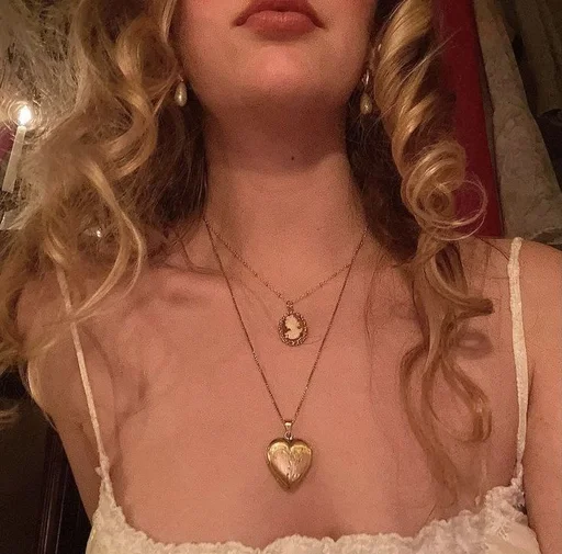 Эмодзи haunted house