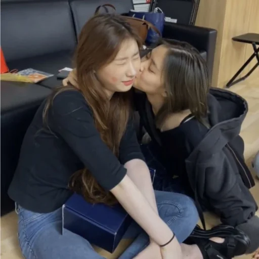 Эмодзи Ryujin & Chaeryeong