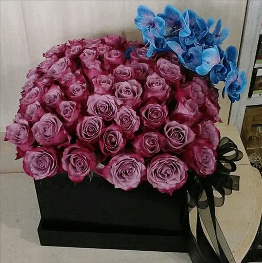 Эмодзи Цветы покоряют женщин