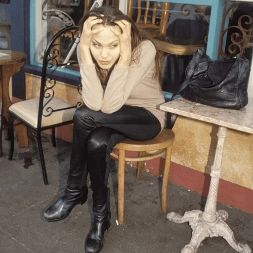 Эмодзи Джоли любит тебя