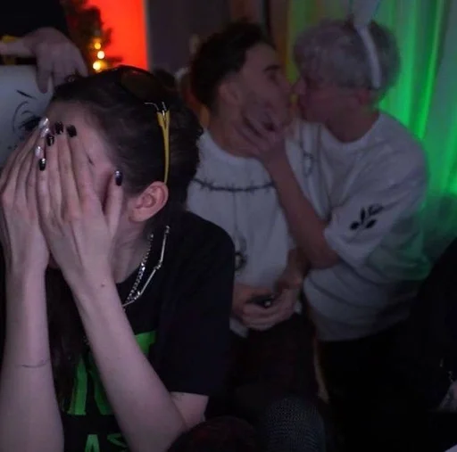 Эмодзи twitchcouples