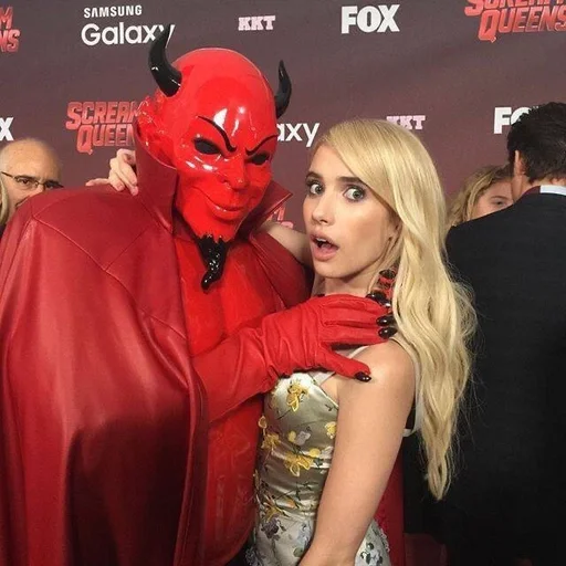 Эмодзи Эмма Робертс