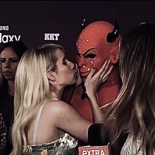 Эмодзи Эмма Робертс